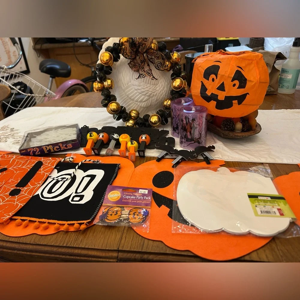 HALLOWEEN Decorations - 20 Pieces!